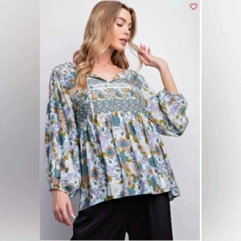 Easel Floral Printed Babydoll Top In Dusty Blue - Picture 3 of 4